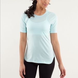 LULULEMON Clari-Tee Short Sleeve (in Aquamarine- Size 6)